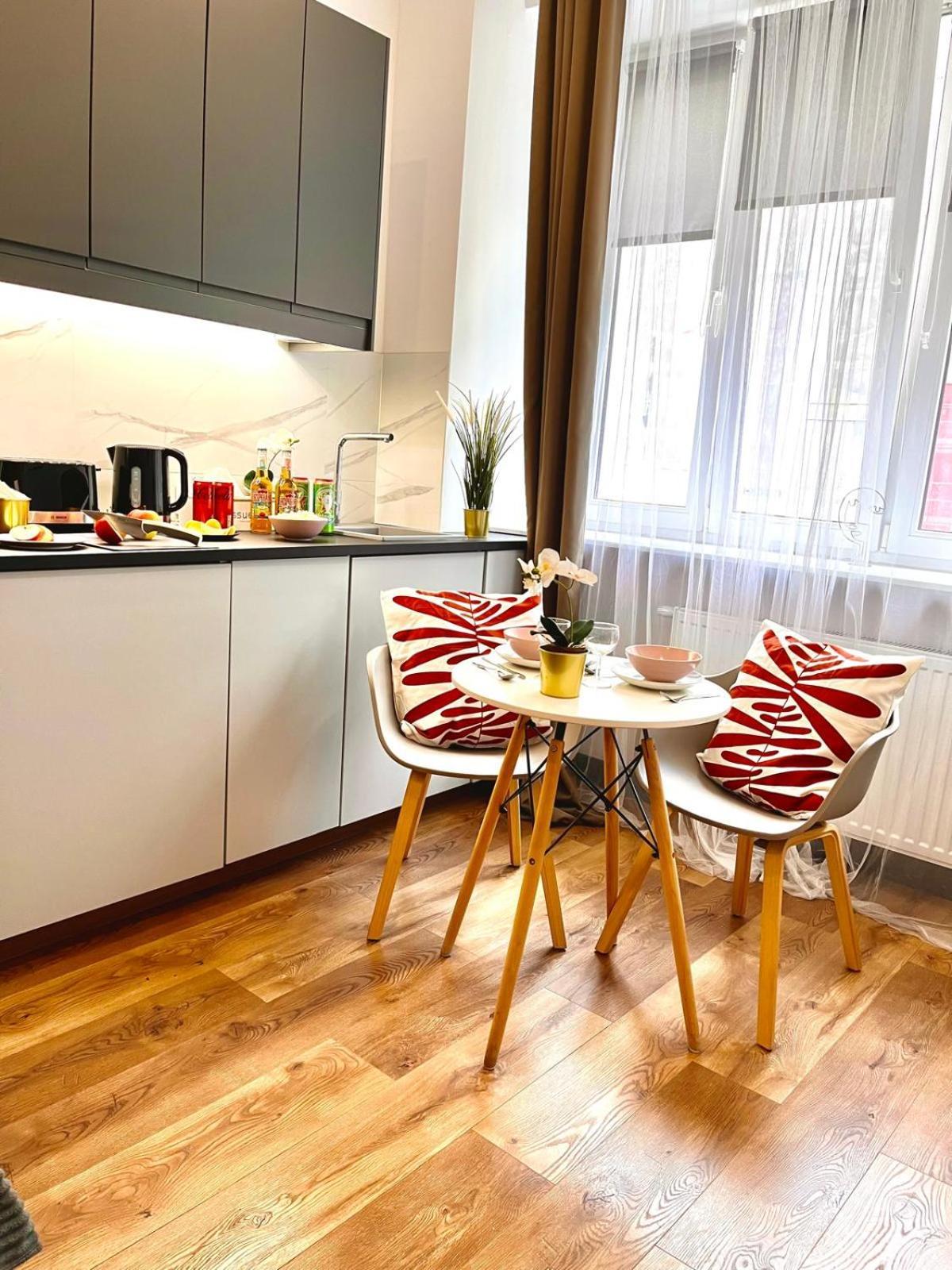Super 1 Bed Room Condo In Warszawa Center Varsóvia Exterior foto